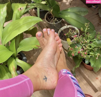 Prii_feet [ prii-feet ] - Just a quick selfie 🤳