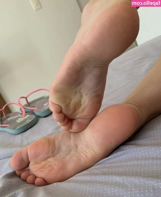 Prii_feet [ prii-feet ] - Are you kissing my lips or my pubes first   Since it s Saturday  i