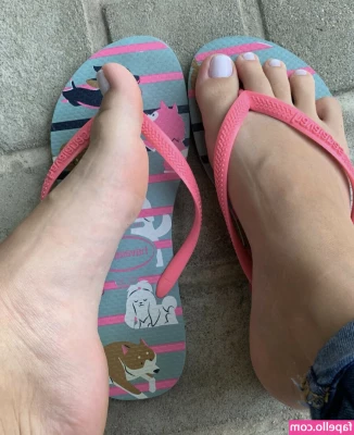 Prii_feet [ prii-feet ] - 🚨 HOURS OF PORN 🚨 10 full length videos for 10$ is crazy
