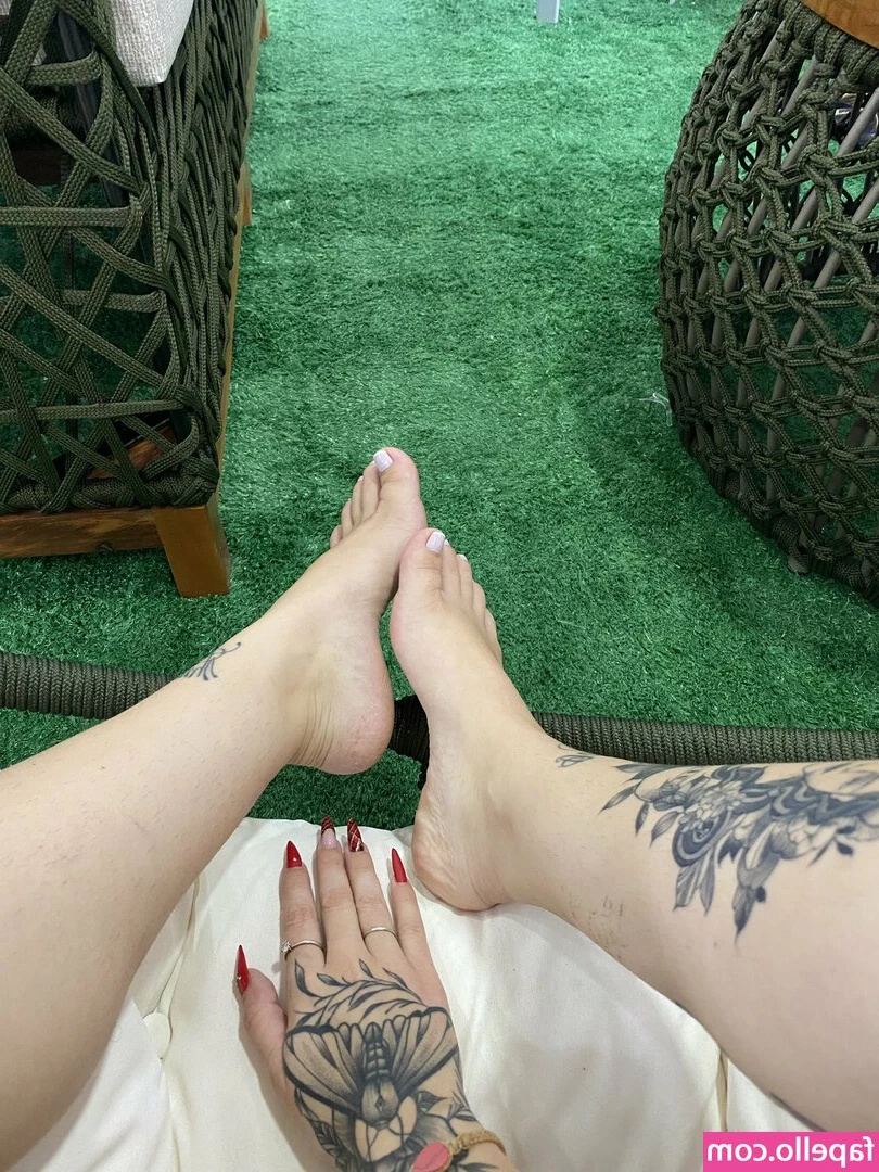 Prii_feet [ prii-feet ] - Hey guys!  I think it’s time I get a Pole!😉 I’m going live