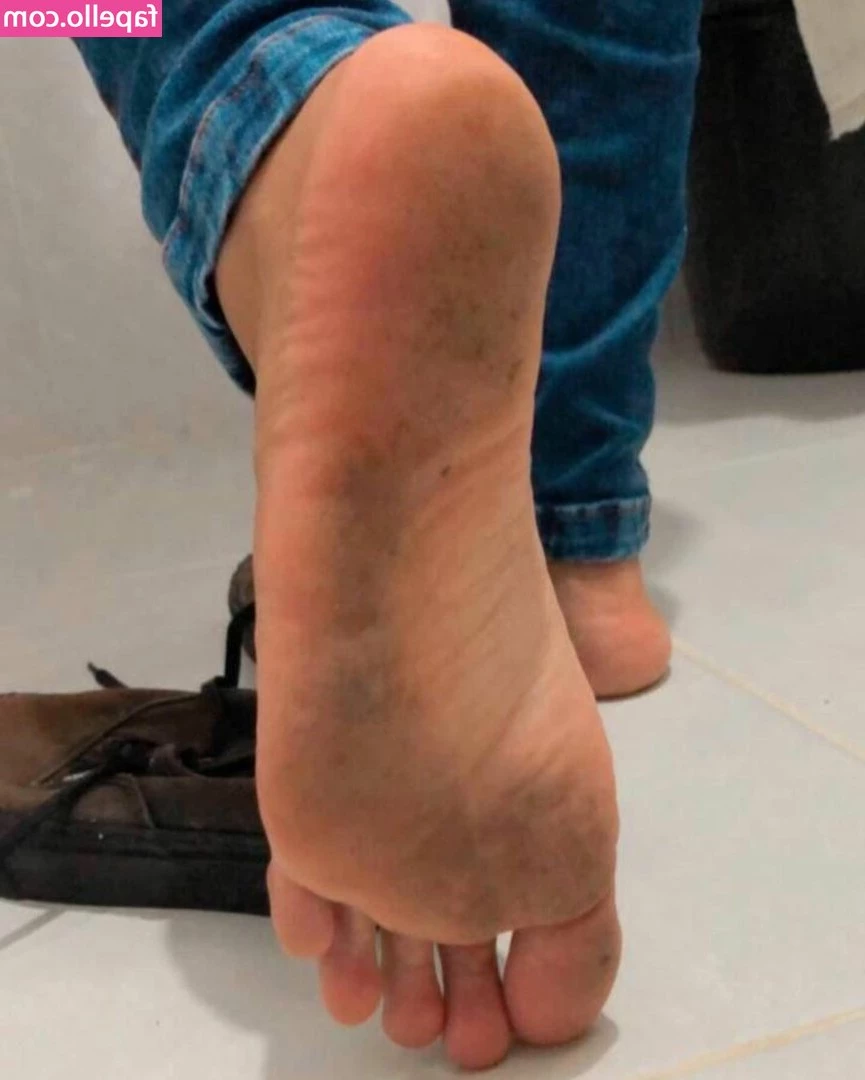 Prii_feet [ prii-feet ] - I know your thirsty for some latina Juice