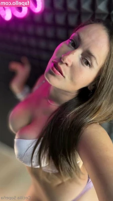 Cecilia Sopeña [ cecilia-sopena-1 ] - In desperate need of Prayers and Good vibes  My life is in turmoil at