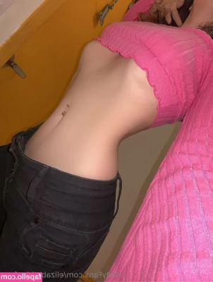 elizabxthleefree - Soles and an ass ready for a pounding!😉