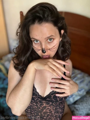 astridhad - Shaking this phatty   for ya and playing with this  too   damn been
