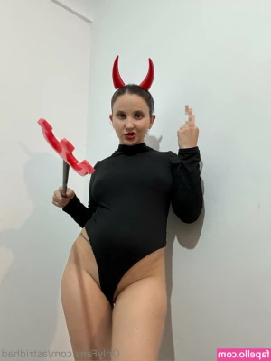 astridhad - 𝗘𝗻𝗷𝗼𝘆 𝘁𝗵𝗶𝘀 𝗳𝘂𝗹𝗹