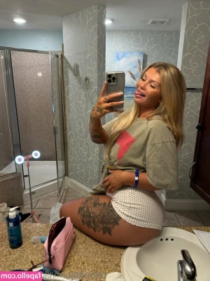 BigCakeAngel - Swipe to take off the panythose 🍑👣