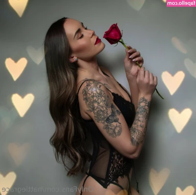 hattiegrace - I went home and immediately got off  Naked in public is such a turn