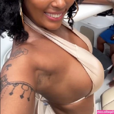 Rosiane Pinheiro [ rosiane-pinheiro ] - Can’t go hiking without flashing my ass 🤪 Leave a tip if you’d