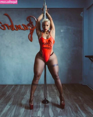 Rosiane Pinheiro [ rosiane-pinheiro ] - the feeling I get after a good lift 🤪 let's keep it going 😈