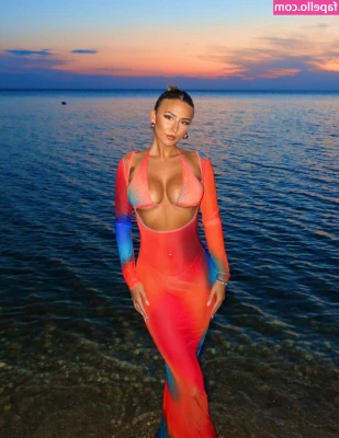 Arianna Felber [ arianna-felber ] - Wanna help me take off the rest