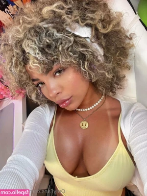 anissa808 - I can t help but jiggle it