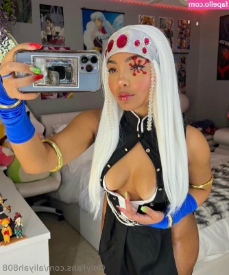 anissa808 - Amanecí cachonda y si bajas las sábanas verás que no llevo nada