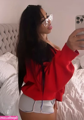 Jordan Hersey [ jordan-hersey ] - Just chilling out in my comfies