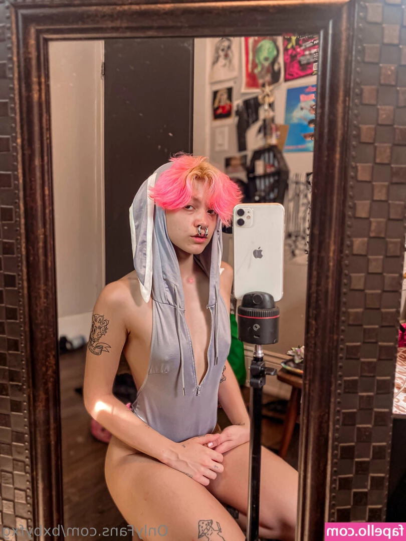 Bxbyfxg - Who's up? 😽 I have a new sex tape I really want you to watch...