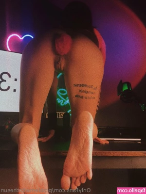 problemwiththesun - I wish you were here to massage my legs 😏