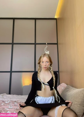 elli_elli [ elli-elli ] - Hard in bed
