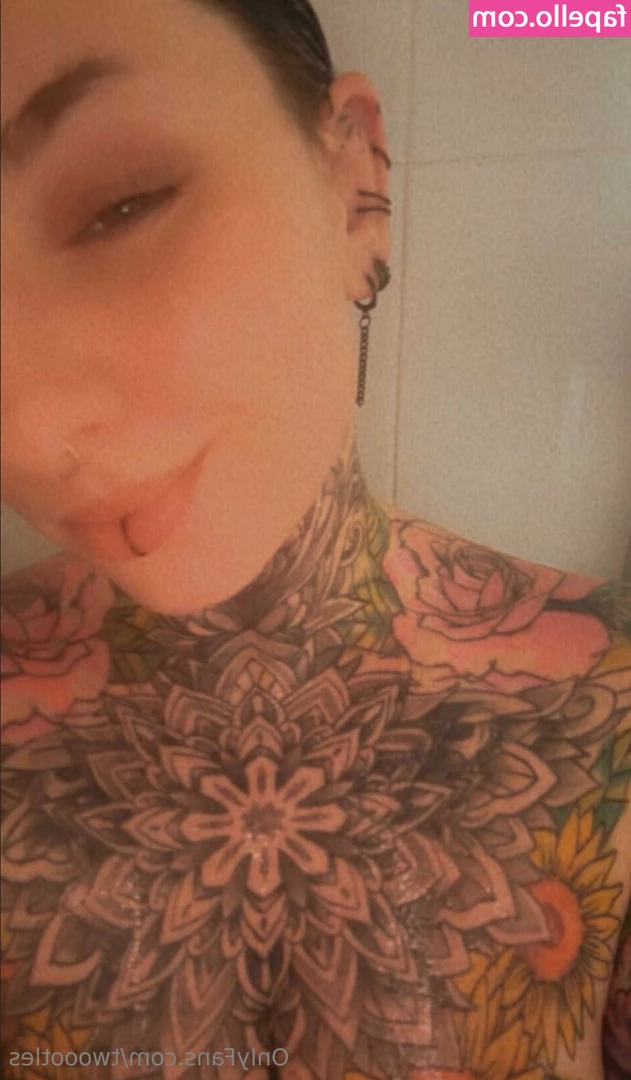 twoootles - Special pic in chat