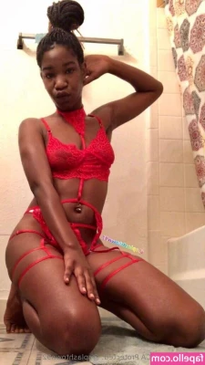 splashtown.92 [ splashtown-92 ] - Filling up condom only with precum💦 i was pretty surprised how