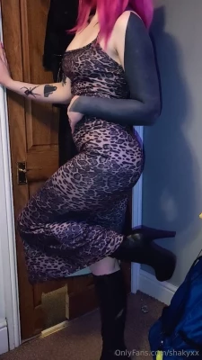 shakyxx - Did you asked for divine  juicy and jiggly cake from Santa