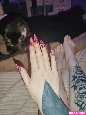 shakyxx - I m supposed to be doing my chores  oops