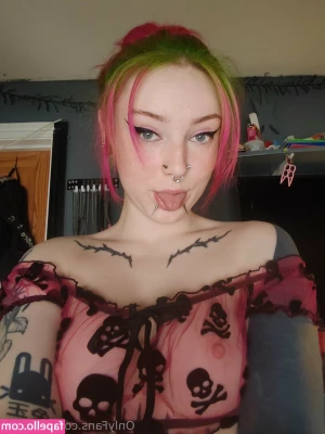 shakyxx - My newly pierced nipples