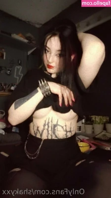 shakyxx - The only face I'm sitting on is my boyfriend's. Just how it should be