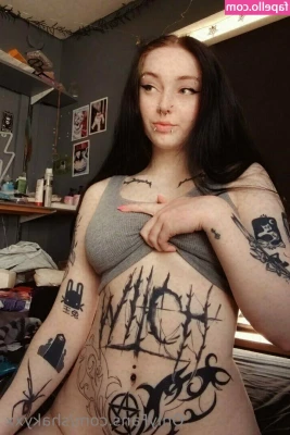 shakyxx - Glimpse of my huge pussylips