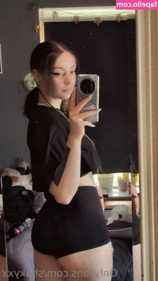 shakyxx - About to perform 🌈❤️😈 excited to give some hot lapdances