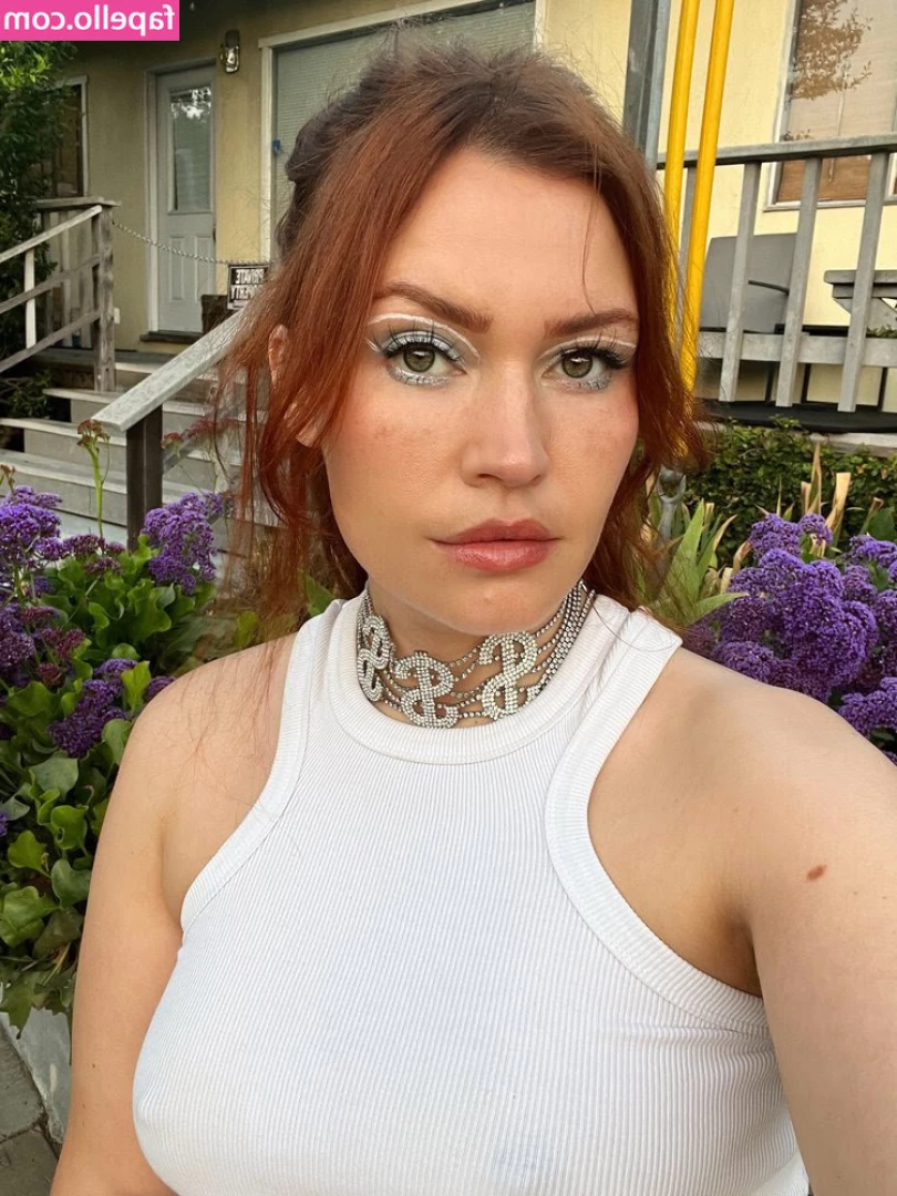 Whitney Moore [ whitney-moore ] - 你🤏🏻短小的J  能插到你老婆 高潮疊起 嗎？  或許