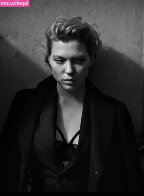 Lea Seydoux [ lea-seydoux ] - Show me some Loove 🤗 Have a wonderful Tuesday😘
