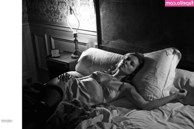 Lea Seydoux [ lea-seydoux ] - Got a new pair of fishnets that I’m dying to have ripped