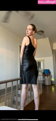 emmbellaxo - Wyd tn?? I want some new toys to play with.