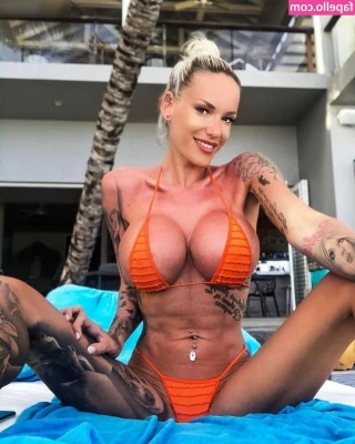 Tiffy Hollywood [ tiffy-hollywood ] - Oops i can t keep my clothes on