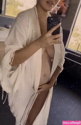Chrissy Teigen [ chrissy-teigen ] - I m sure you could spank it better