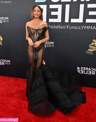 Chrissy Teigen [ chrissy-teigen ] - Aquele tesão da madrugada