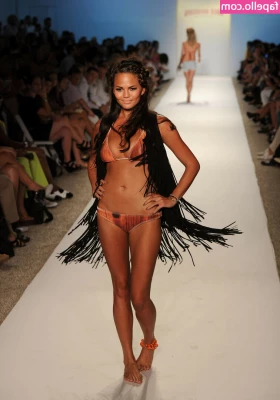 Chrissy Teigen [ chrissy-teigen ] - pretty face and pretty titties