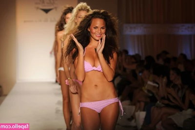 Chrissy Teigen [ chrissy-teigen ] - Mándame dm y te muestro más   dale like Mor