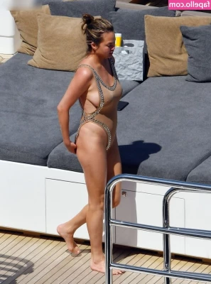 Chrissy Teigen [ chrissy-teigen ] - Something about showering on cam just turns me on so fucking much  