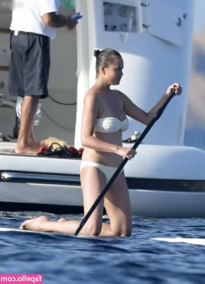 Chrissy Teigen [ chrissy-teigen ] - Any volunteers for a foot rub?