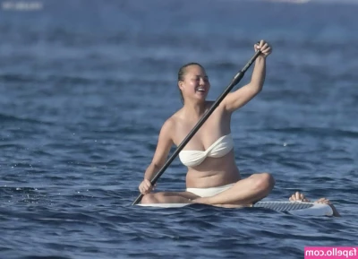 Chrissy Teigen [ chrissy-teigen ] - Did you see my super posts today