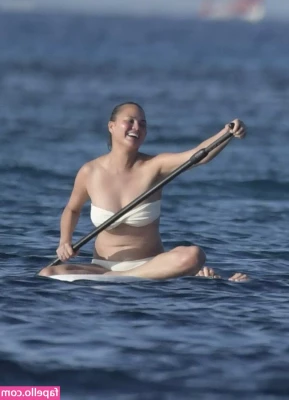 Chrissy Teigen [ chrissy-teigen ] - MFC Social 3: Day 3