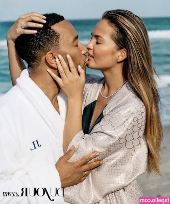 Chrissy Teigen [ chrissy-teigen ] - 