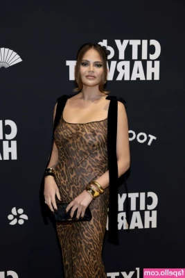 Chrissy Teigen [ chrissy-teigen ] - I need everyone to either comment or message me and tell me what