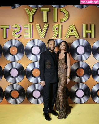 Chrissy Teigen [ chrissy-teigen ] - Guys check your dm s for a little surprise