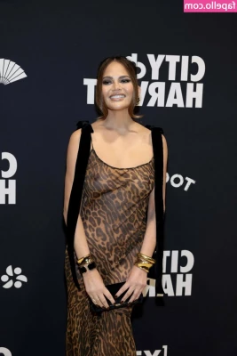 Chrissy Teigen [ chrissy-teigen ] - You should swim with me 💗🌊