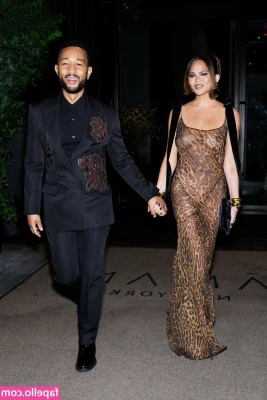 Chrissy Teigen [ chrissy-teigen ] - here I am  just in case you needed a reminder