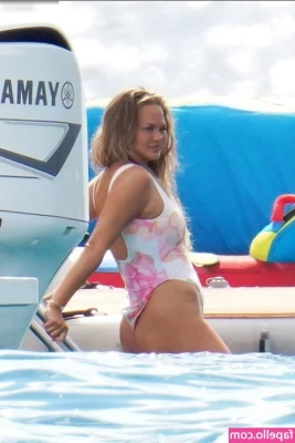 Chrissy Teigen [ chrissy-teigen ] - Throwback to my UFC night fuck session with @marymoody