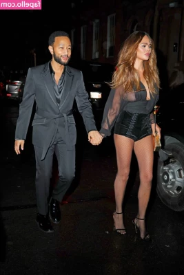 Chrissy Teigen [ chrissy-teigen ] - Come and hang out with me