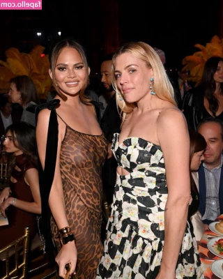 Chrissy Teigen [ chrissy-teigen ] - Suppose this maybe my fav flower or sum