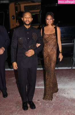 Chrissy Teigen [ chrissy-teigen ] - Want to see him cum all over my pussy